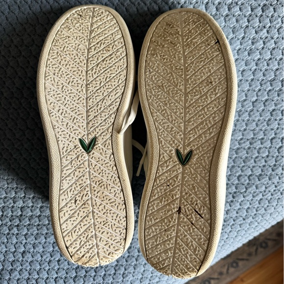 Vivaia Women's White and Green Sneakers - Picture 6 of 10